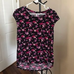 Womens Top- capped sleeves